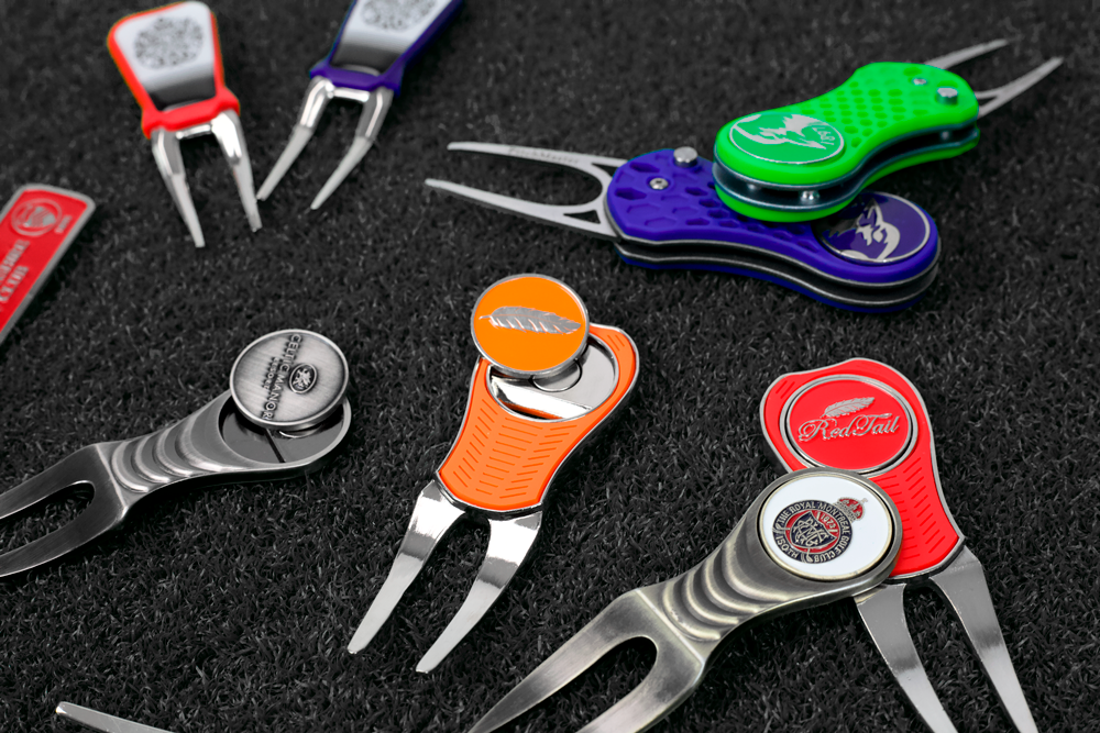 Riparatore Pitch Mark Atomic – Divot Tool Con Segna Palla Magnetico Per Golf